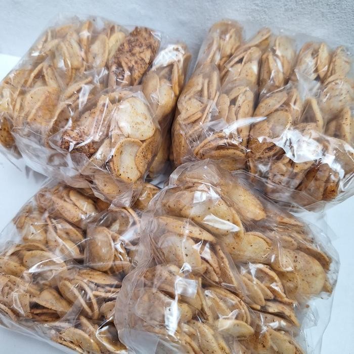 

CCF Citruk Spesial Pedas Asin 1 Pak Isi 10 Bungkus Camilan Snack Cemilan