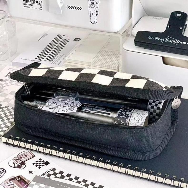 

Hot Sale [Cod] Kotak Pensil Hitam Putih Kawaii Kapasitas Besar Tas Pena Kanvas Fashion Estetika Kotak Alat Tulis Untuk Anak Perempuan Perlengkapan Sekolah