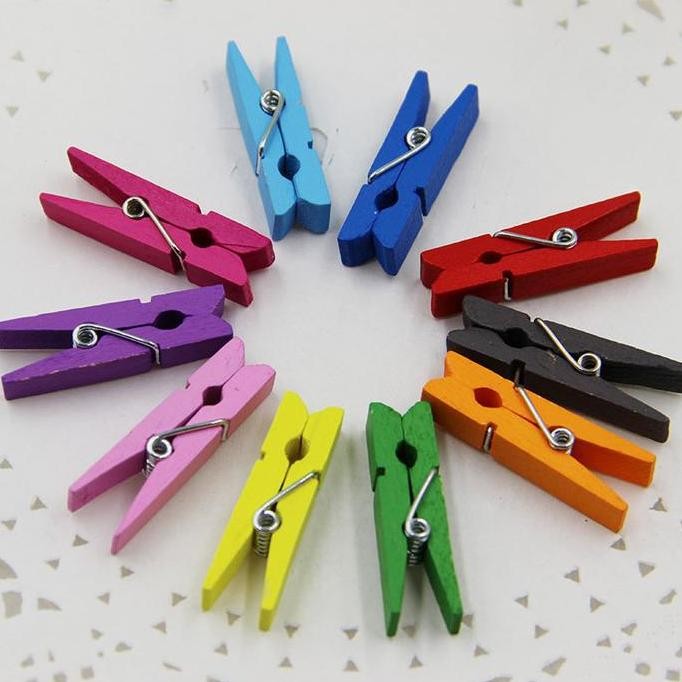 

hanya disini] klip foto gantung jepitan kayu mini warna mix 50pcs