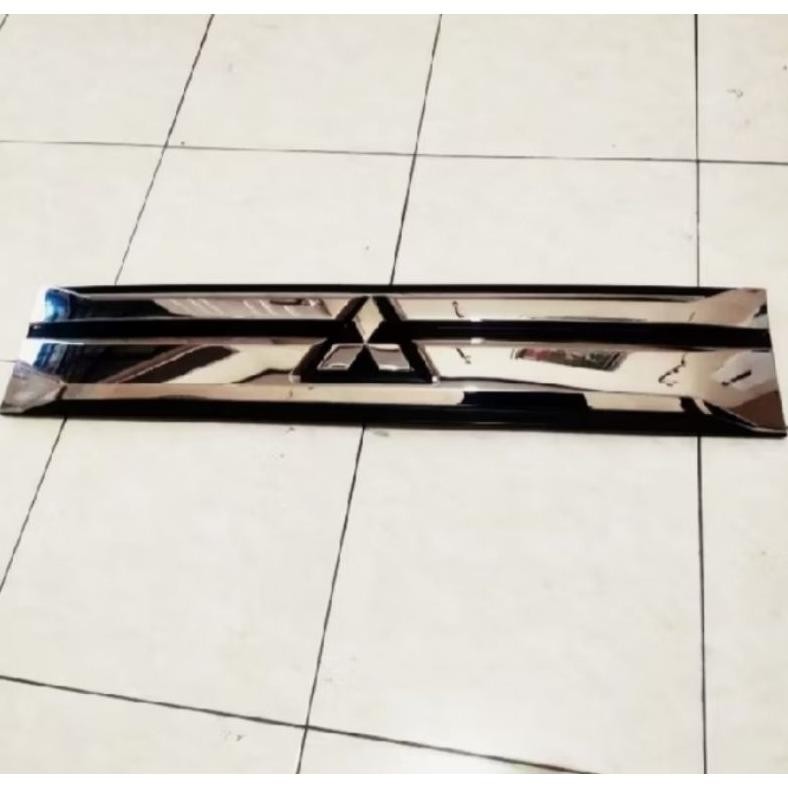 Grill Depan Mitsubishi L300 original AST