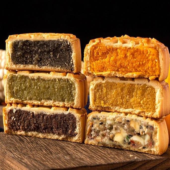 

(Halal) Moon Cake / Kue Bulan (1 Pcs)