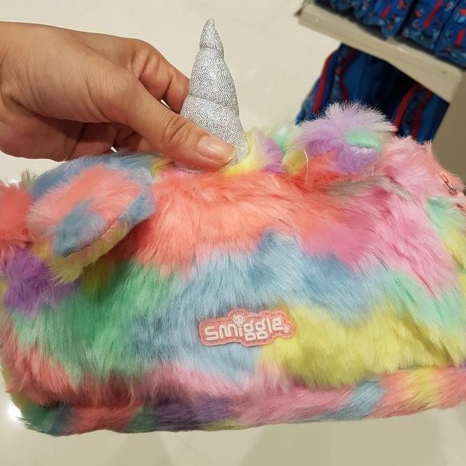 

Tempat Pensil Pouch Smiggle Original Unicorn Fur Rainbow Fluffy Co