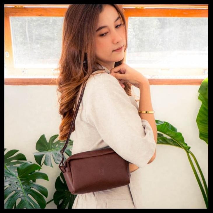 Beyou By Bucini Fera Leather Sling Bag - Tas Selempang Kulit Wanita Beyou By Bucini Fera Best Seller