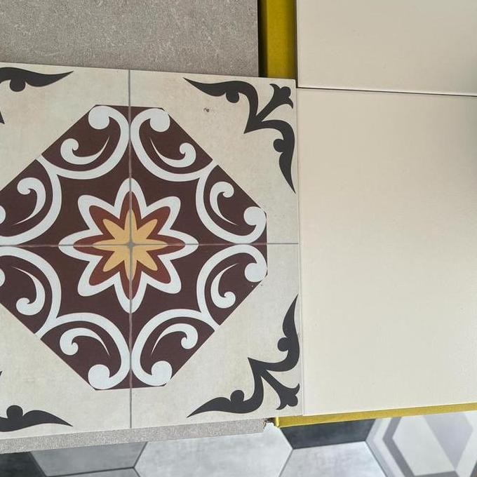 Roman Granit Lantai Vintage dGaudy Octtagono GTA332723R/Keramik Marun