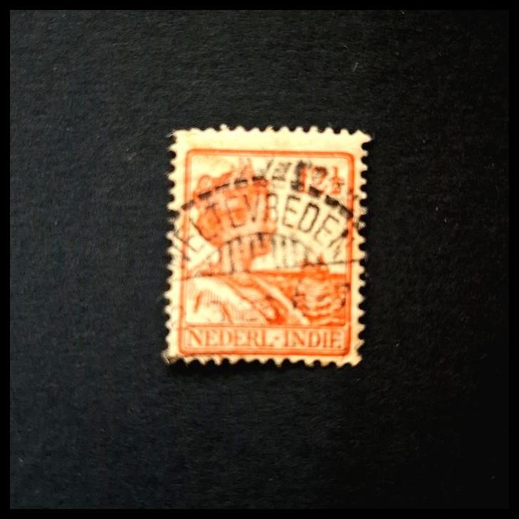 

TERBARU PRANGKO NED INDIE 1930. RATU WILHELMINA 12 CENT DENGAN LANGEBALKATEMPEL/ LONG BAR CANCELLATION, WELTEVREDEN !!!!!!