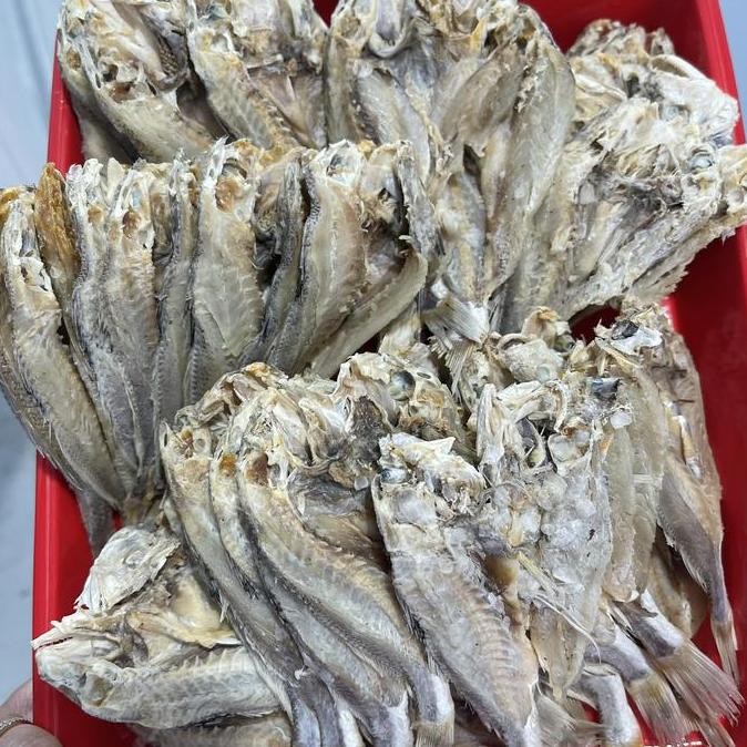 

Ikan Asin Samge / Ikan Asin Samge Belah