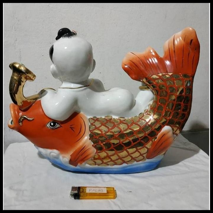 TERBARU PATUNG KERAMIK BOCAH NAIK IKAN 