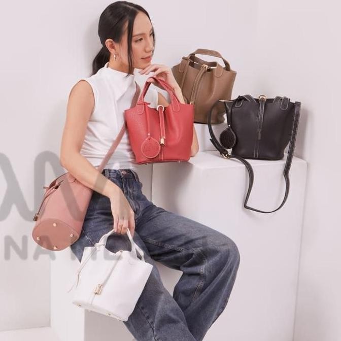 Tas Selempang Wanita Adriana Megan Pikotin Kode 908