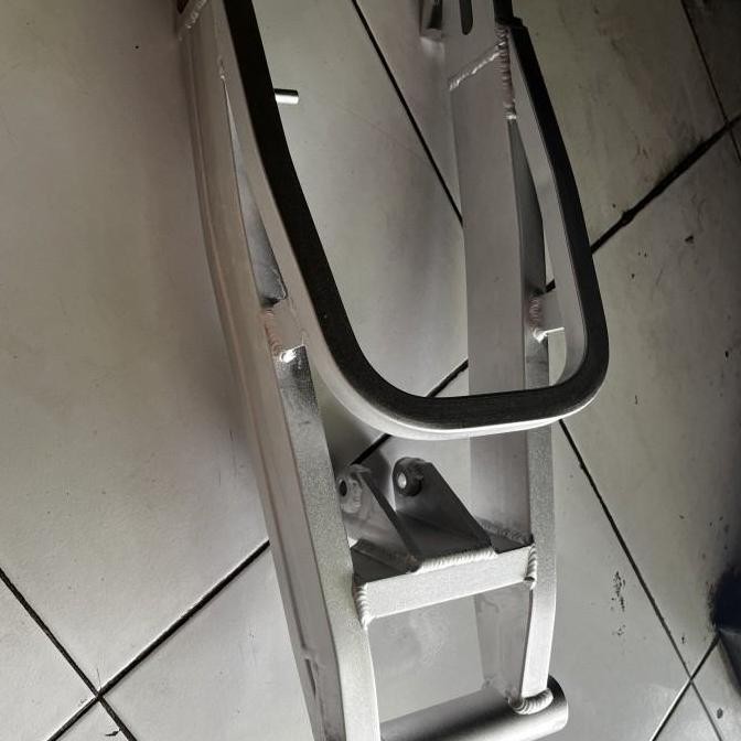 Swing arm almunium merk v rossi dan super track . Mx, fu, supra, revo, jupiter z, vega zr, mx, shogu
