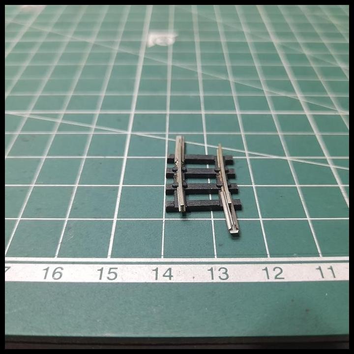 

TERMURAH TRIX N GAUGE - GLEISE / TRACK / REL KODE 4916 6 PANJANG 20,1MM TR06 !!!!!!