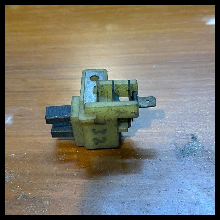 DISKON BOSTLE ARANG ALTERNATOR UNTUK MOBIL FIAT CARBON BRUSH KUL DINAMO ASSY