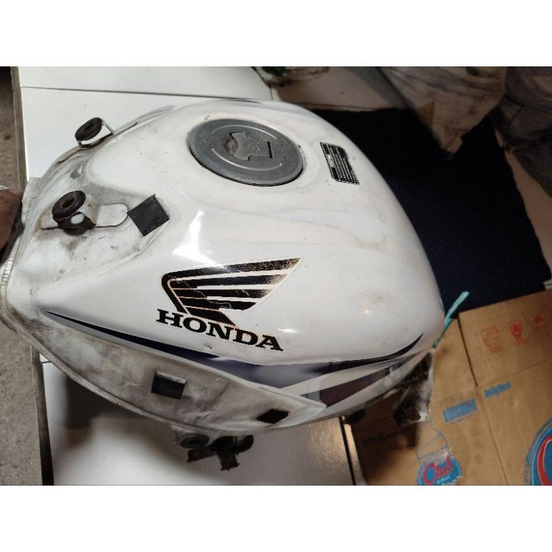 Tangki tengki tangki aja CBR 150R old barang masih bagus ORI baan copotan motor asli