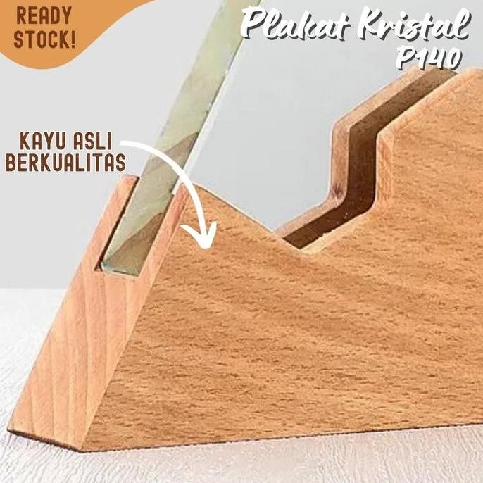 

P140 Plakat kristal dengan kayu 20x18cm piagam penghargaan award ea