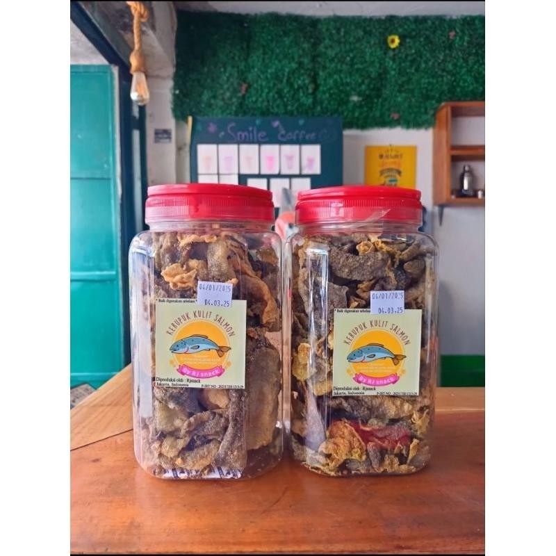 

READY STOCK Paket Combat Kerupuk Kulit Ikan Salmon Rasa Original 220gr Dan Rasa Bbq Toples Jumbo 220gr ORI!