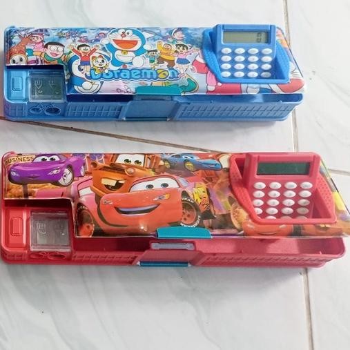

KOTAK PENSIL MAGNET KALKULATOR +RAUTAN KRAKTER COWOK RB2