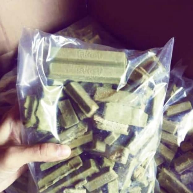 

Cokelat patahan Take It Green Tea & Take it Bery 500gr Nugi