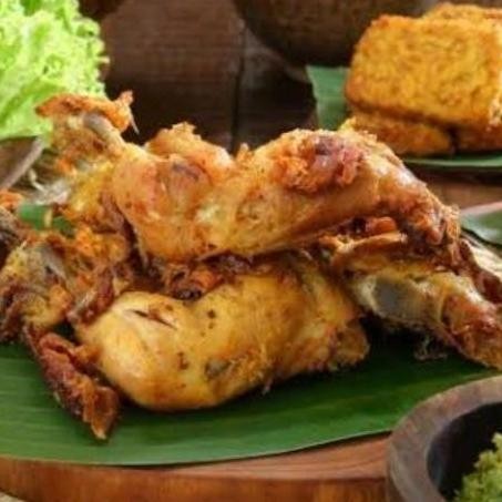

ayam goreng kampung 1 ekor enak dan banget sambel korek