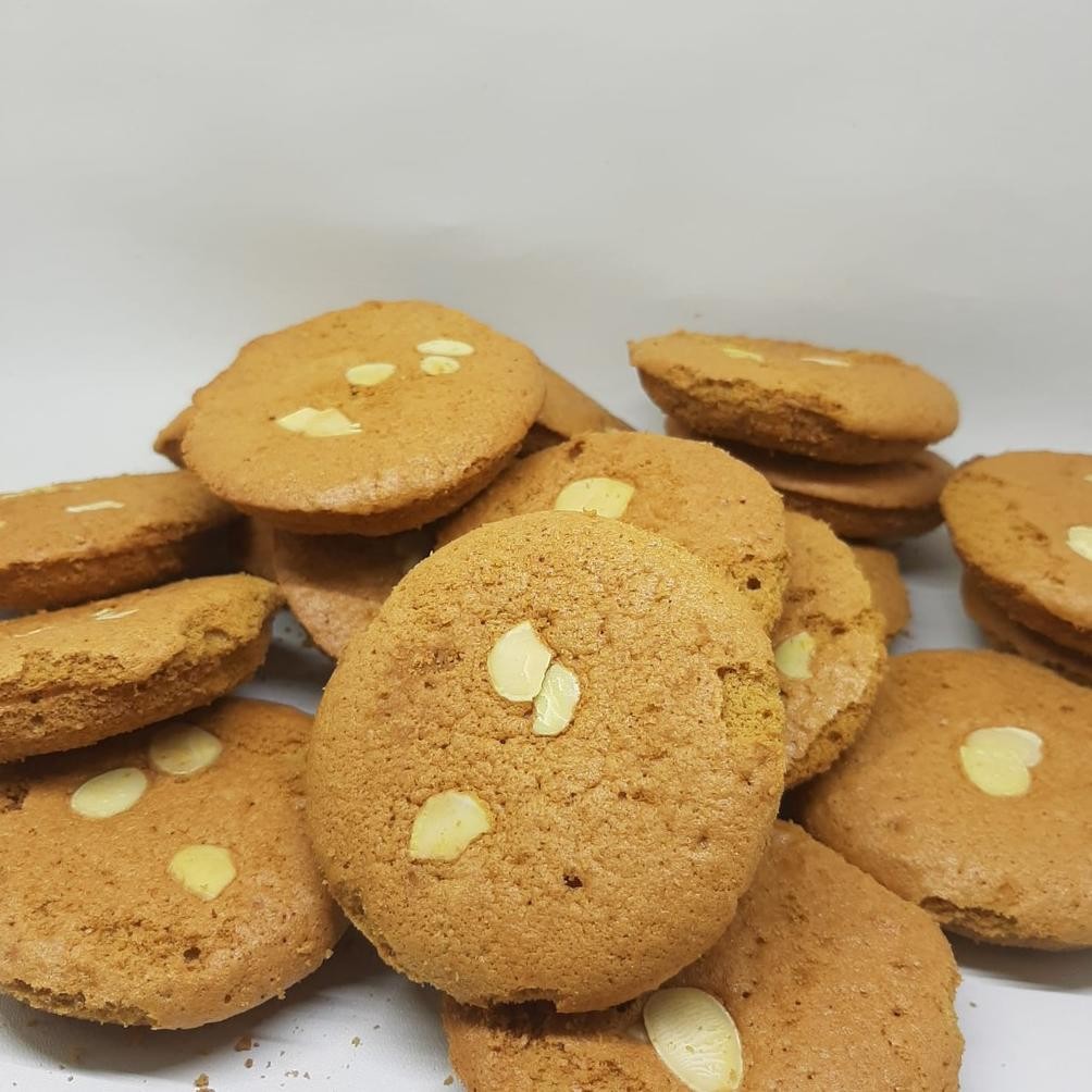 

Bolu Kering Mocca Almond 250gram Nugi