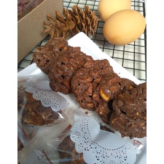 

kue kering kacang coklat/coklat vanhouten/kacang coklat isi 15pcs Nugi