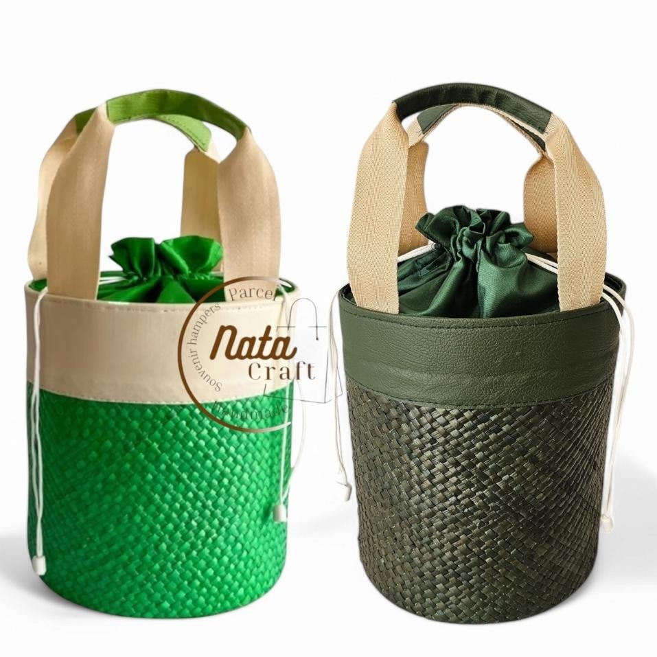 

Nata craft-Tas parcel Anyaman Pandan Model Tabung Tas Hampers Souvenir Nugi