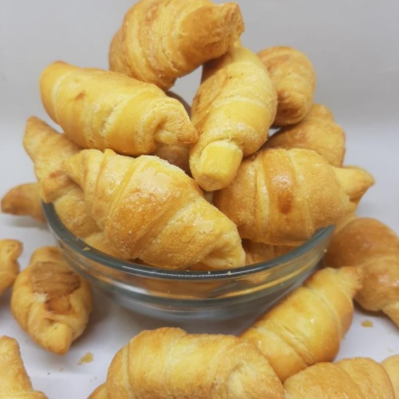 

Roti Croissant / Roti Kroisan / Kue Kering Keju Nugi