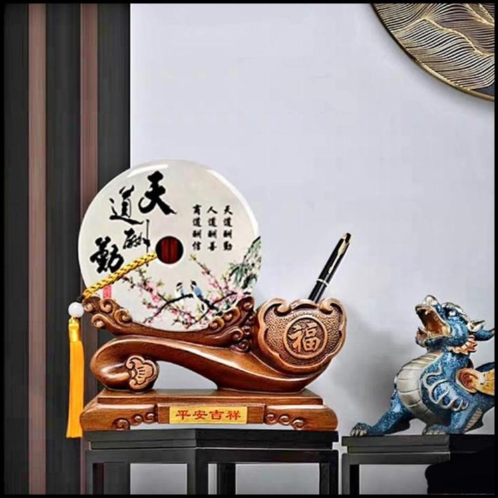 

Pajangan GIOK FU Hoki Tempat Pensil Gift Set Premium Kado Imlek Murah