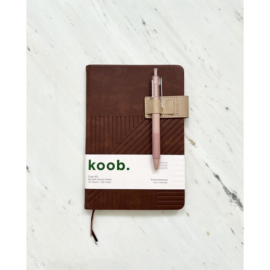 

SWG A556P Koob. Hardcover Notebook dengan Penutup Magnet dan Pen Holder A5 Buku Tulis Garis / Rulled Agenda Jurnal Diary