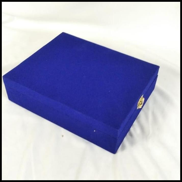 

box bludru biru