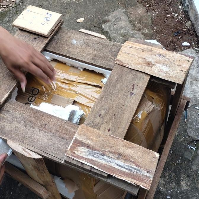 

Baru Packing Kayu Produk Trophy Keluar Kota