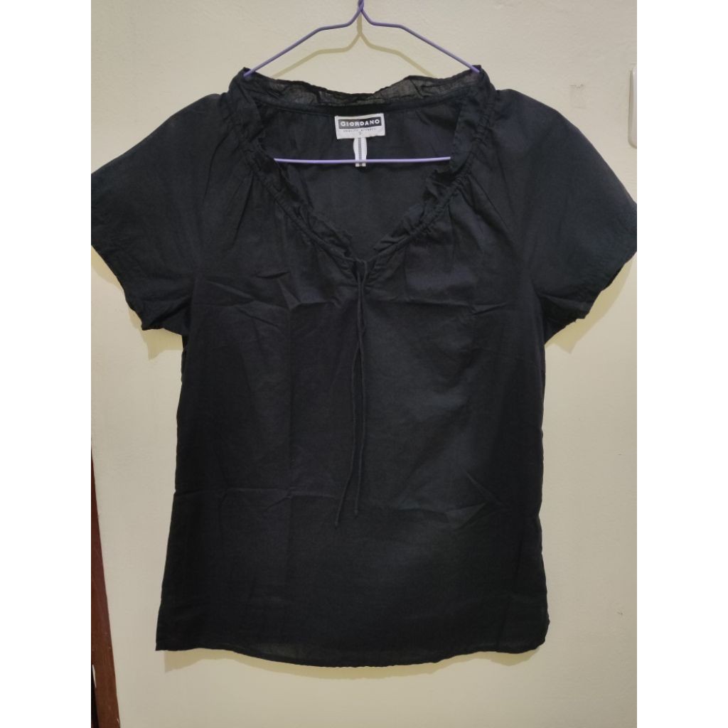 [PRELOVED] Giordano Black V-Neck Short Sleeve Blouse (+admin)