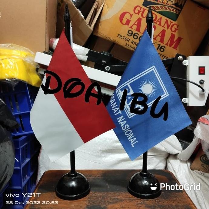 

New tiang kayu meja+bendera partai PAN+INDONESIA