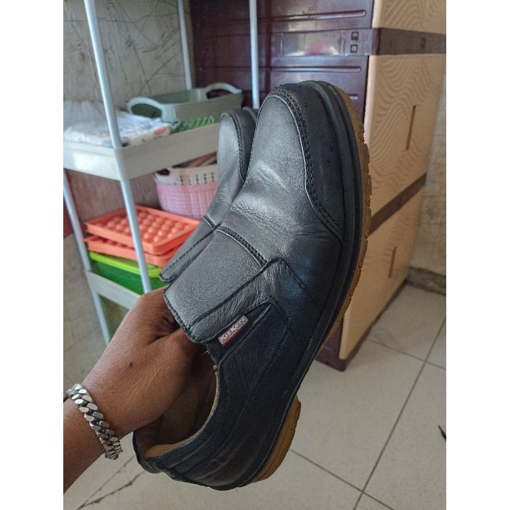 sepatu kulit second Kickers original