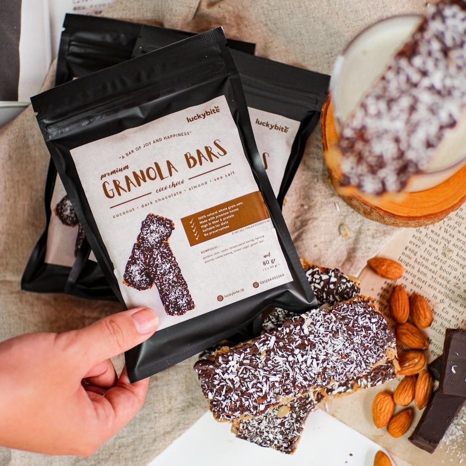 

Coco Choco Granola Bar (2 Bars) - Coconut, Dark Chocolate, Almond, Sea Salt - LUCKYBITE aSt
