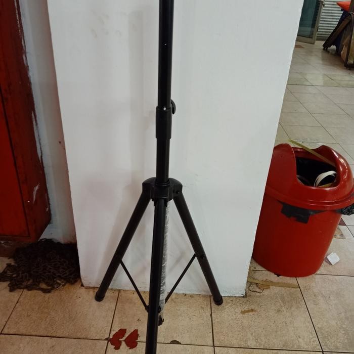 Stand speaker atau tripod speaker kaki speaker