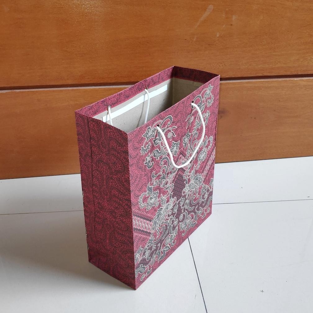 

Berkualitas Paperbag Batik Uk 20X25X8 Cm - Paper Bag - Shopping Bag - Tas Kertas Batik - Tas Sovenir Premium