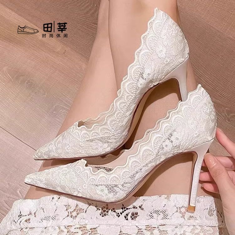 Sepatu hak tinggi putih wanita berkualitas tinggi Sepatu Pengantin Mulut Dangkal Unik