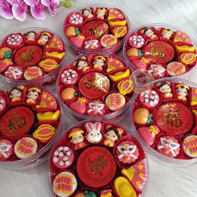 

Ready Coklat Karakter Ornament Imlek Hadiah Chocolate Spesial