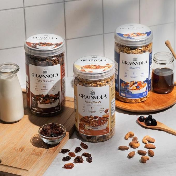 

Timur Tengah [Paket Bundling 2 Pcs] Grainnola 500 Gr | Makanan Sehat Granola Dark Chocolate Vanilla Honey Blueberry Mango Yogurt Cheese And Cream Milky Milk Camilan Sehat Terlaris