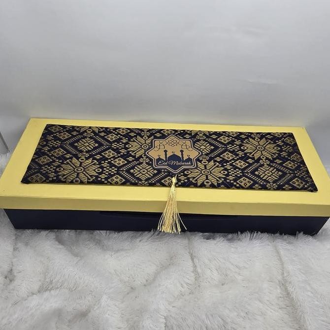 

hard Box songket 45x15x8cm Box kue kering 3 toples 500 gr / kotak kue lapis kecil / hamper bingkisan