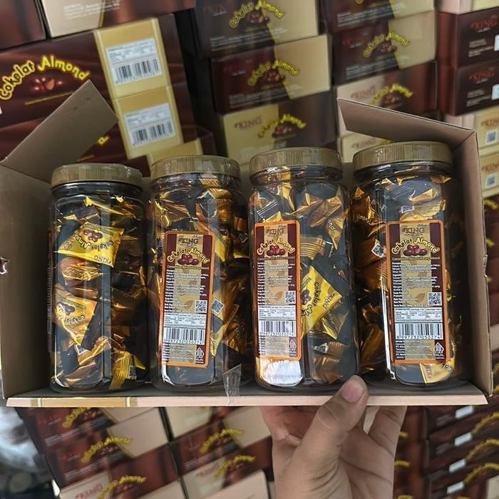 

FF 1 karton coklat almond isi 4 toples almond utuh by dutasnack.id
