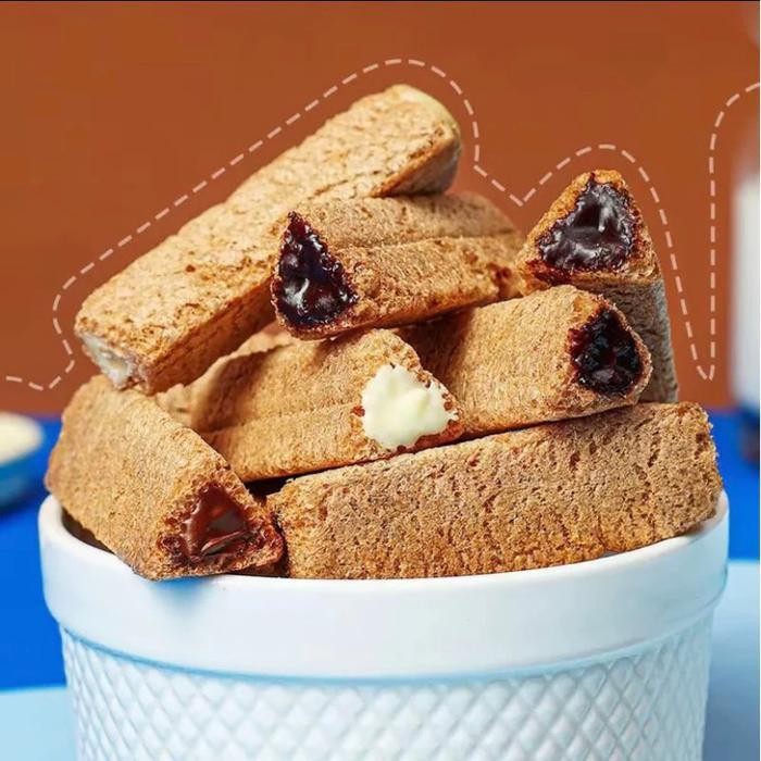 

FF Wafer KALIO / Snack Biskuit Coklat kalio Taiko stick/snack rasasusu/camilan cokelat/jajanan murah/camilanRamadhan/hadiah Batang cokelat panjang dengan sudut cokelat berisi isian/kue kering berbentuk balok Kelio Pisket Kering dengan Rendah dan Coklat