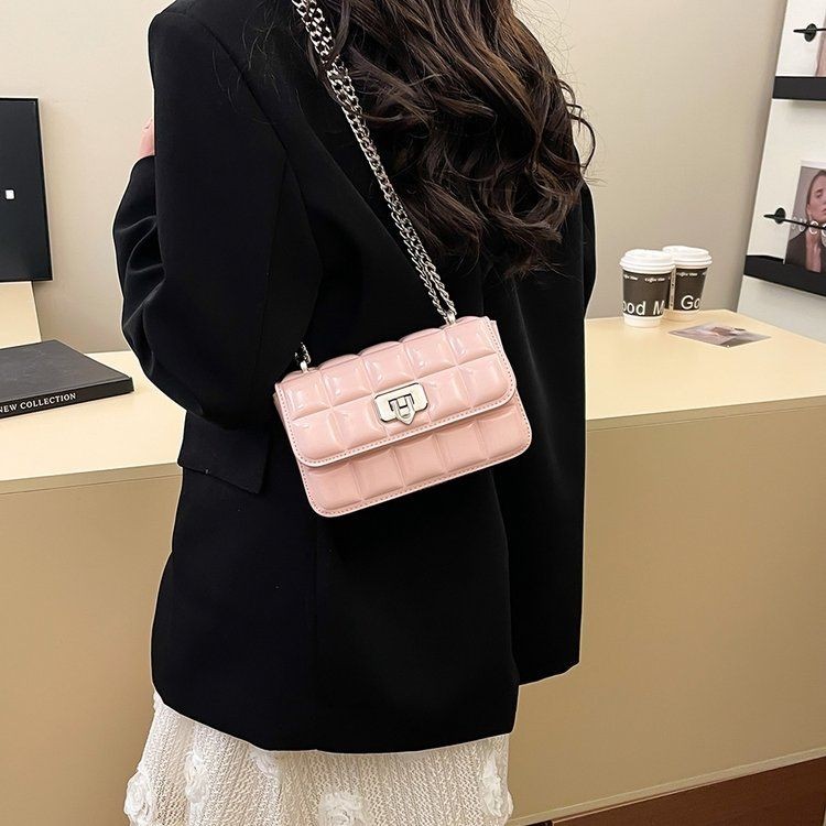 Tas Wanita Tas Rantai Baru Quilted Fashion Kecil Gaya Chanel Versi Korea Stylish Serbaguna Bahu Cros