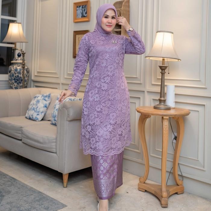 Kebaya Kutu Baru / Kebaya Tunik / Tunik Brokat / Kebaya Modern / Kebaya Tile / Kebaya Favorite / Bat