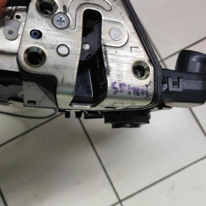 N Doorlock Pintu Depan Kiri Original Toyota Rush Terios