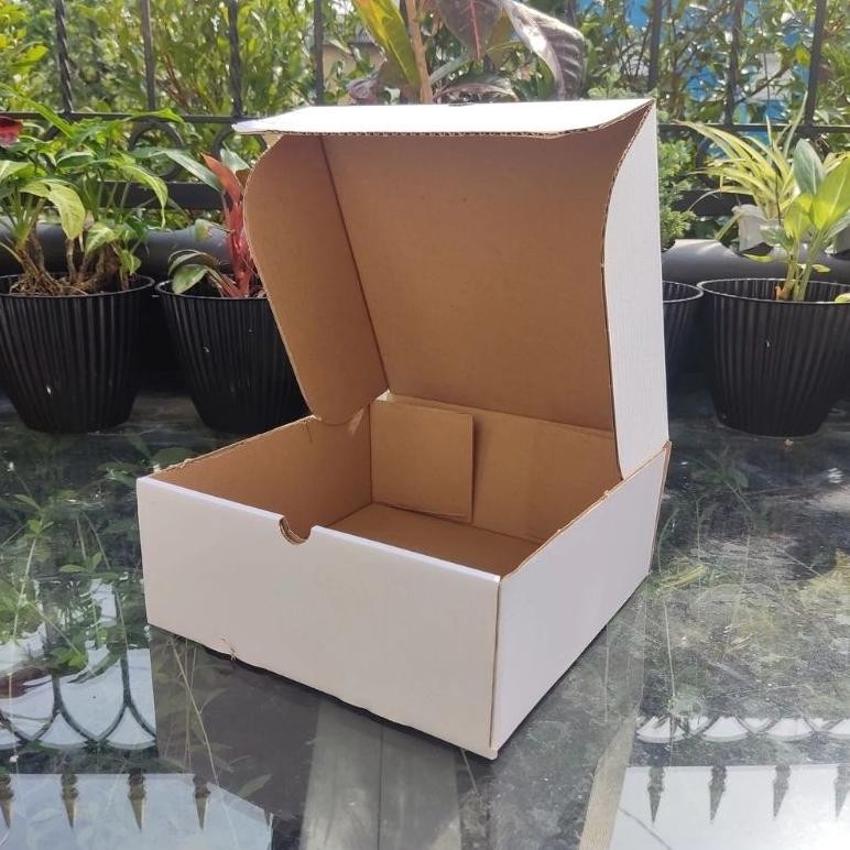 

Ga24 Ur37 Rt-342 Kardus Box Ukuran 20X20X10 Cm / Box Die Cut / Box Hampers / Box Kue / Aksesoris Original Ga24