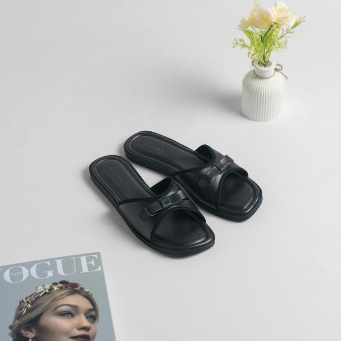 

Green Love Sandal Flat Wanita ARIEL CS