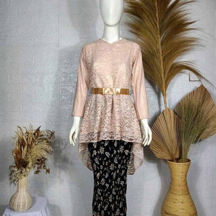 Dewi Setelan Kebaya Dewi Aurora Brokat / Kebaya Wisuda Modern / Baju Wanita Kondangan Warna Hitam Pu