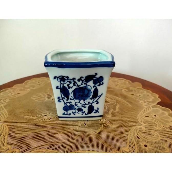 Pot Bunga Keramik Cina Segi Empat Kecil Biru Motif Batik