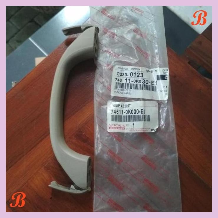 | JY | PEGANGAN TANGAN ATAS PLAFON INNOVA FORTUNER WARNA GREGE 74611-0K030-E1