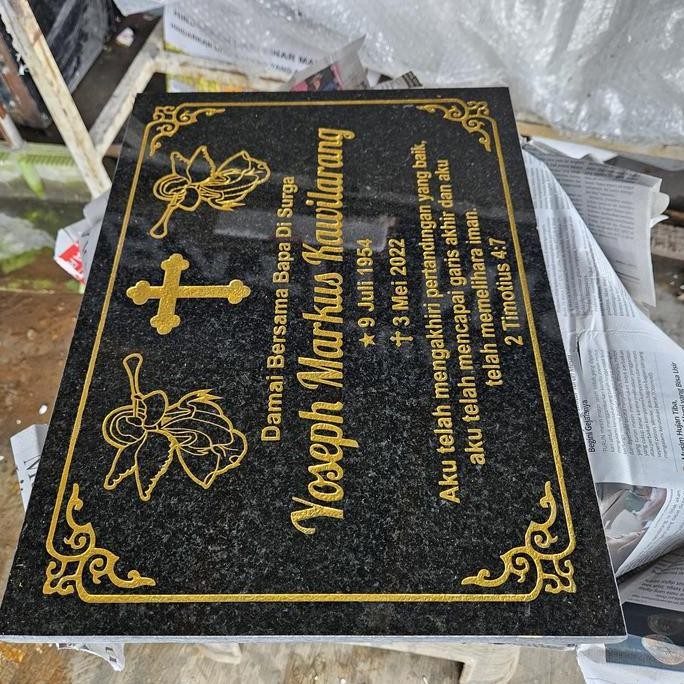 Batu Nisan Kristen bahan granit import india black gold